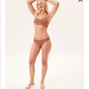 NWT Girlfriend Collective Classic Sienna Thong